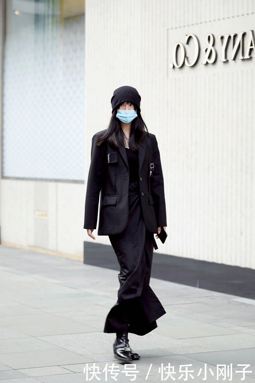 一件西服外套帅气全开!简单一搭就十分高级,小仙女学习到了吗