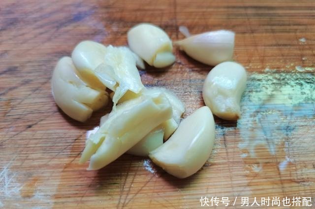 骨头|猪身上“最营养”的部位,10元一斤没人买,肉贩子自己偷留着吃