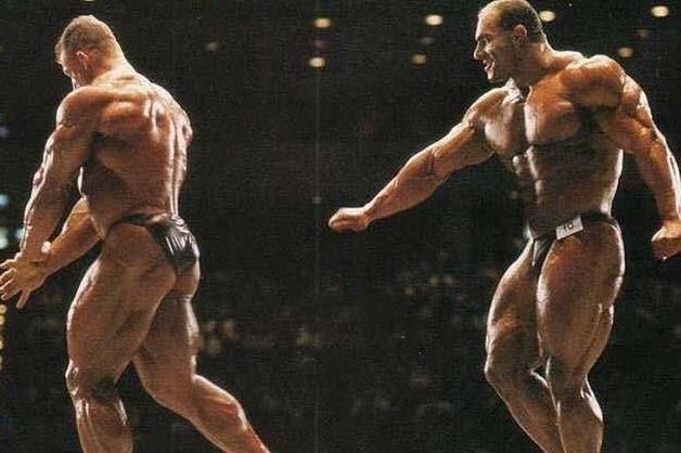 健身|非常强健的博士,戴着眼镜去健身,直言健美黑料