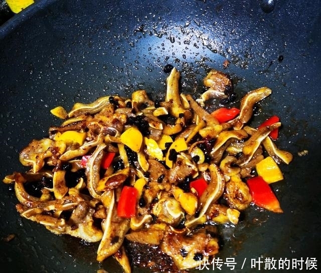 猪耳朵还能这么做?豆豉焖猪耳朵,味道鲜美