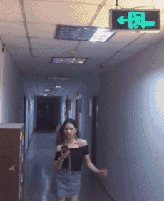 |搞笑GIF：这才是真坑！人没事吧！