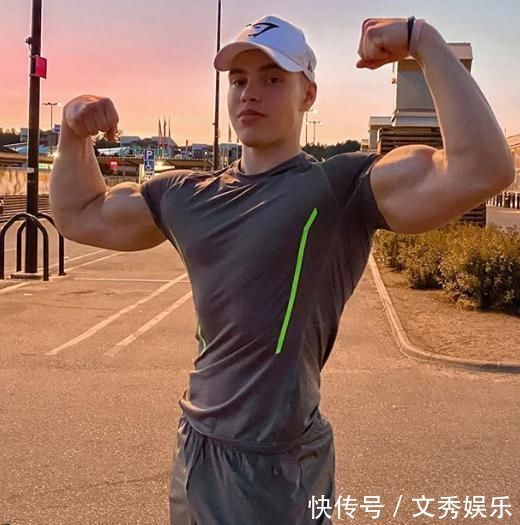 黄哲勋|他14岁开始健身,18岁一身肌肉炸裂,却被网友嘲健身早,长不高