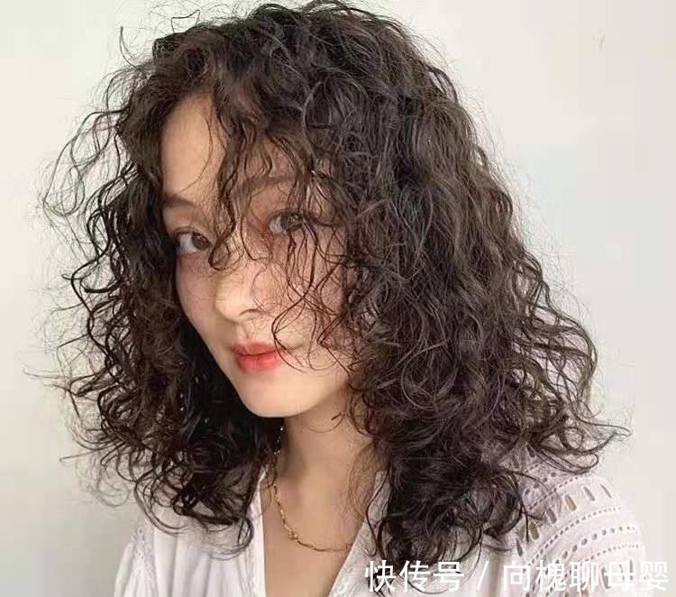 大卷 头发细软女生别烫这三种发型,款式好看但发质不适合,伤发又没卷