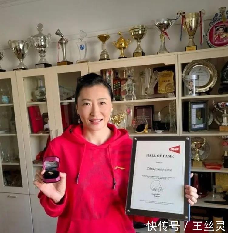 世界锦标赛|46岁羽坛女皇身材窈窕!二婚嫁德国老公,让林丹老婆留下永远遗憾