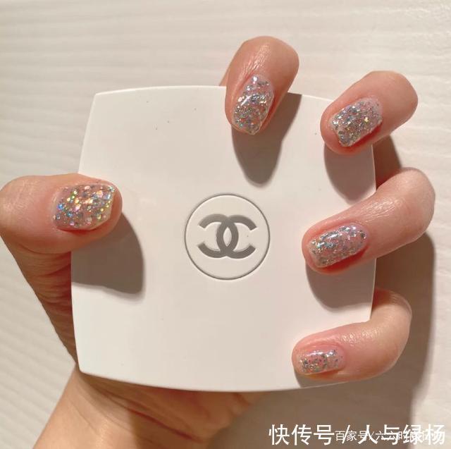 指甲|近期超火的韩系亮片美甲分享，闪闪惹人爱，换上你就是最亮的仔！