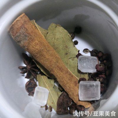  腐竹焖五花肉你这么做，好吃到停不下来