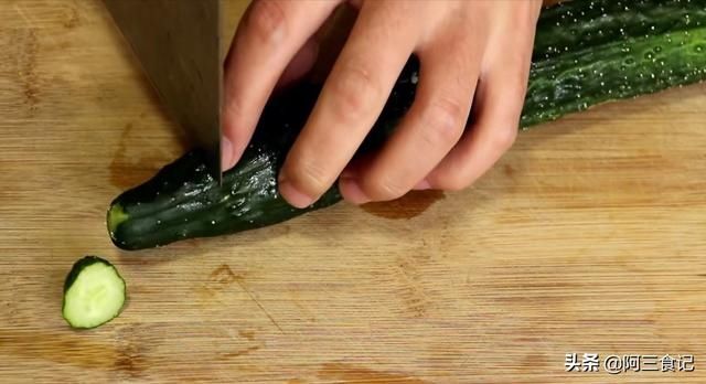 搅拌均匀|1红薯，1根黄瓜，简单一做，开胃解馋又下饭，连吃两碗不过瘾