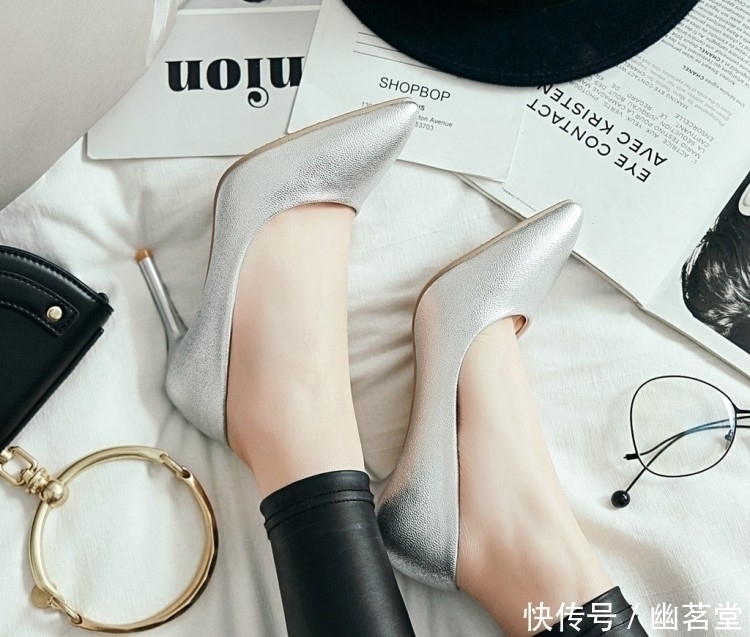 美嫩|入秋“高跟鞋”火了,上脚显美嫩,搭配小脚裤,美的不要太过分