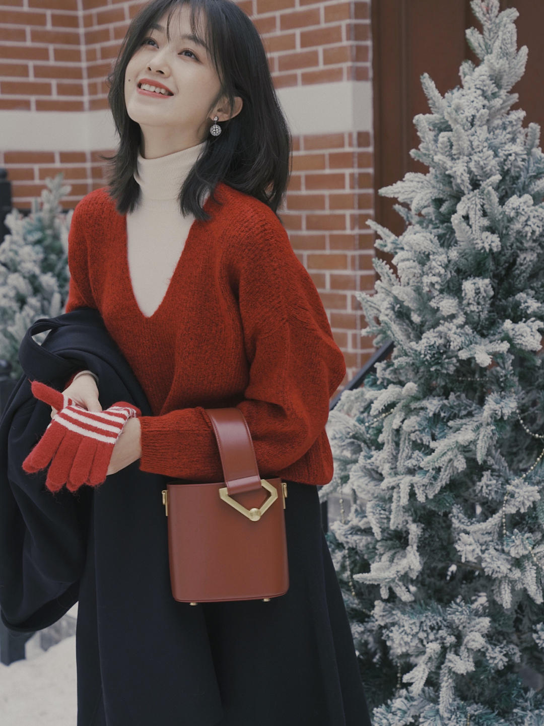 黑色|“毛衣+半裙”又火了,爱美女孩掌握写3个搭配技巧,个性又耐看!