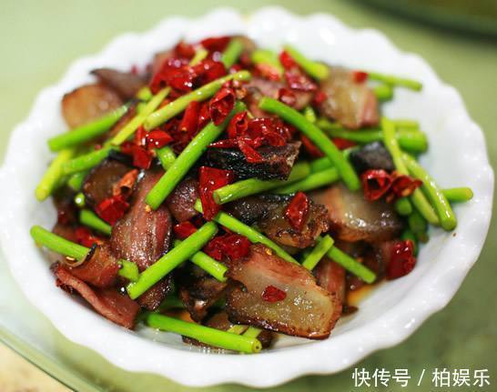 炒蒜苔时,直接炒大错特错,多加这一步,蒜苔好吃又好看