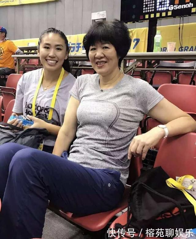 父亲|郎平女儿白浪再次现身,27岁身高超1米9,父亲因她15年未娶