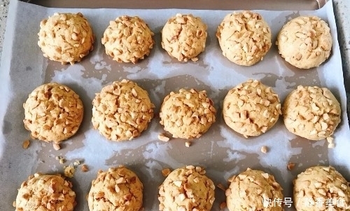 一把花生,一碗面粉,做家人爱吃的小零食,酥脆香甜,上桌吃光