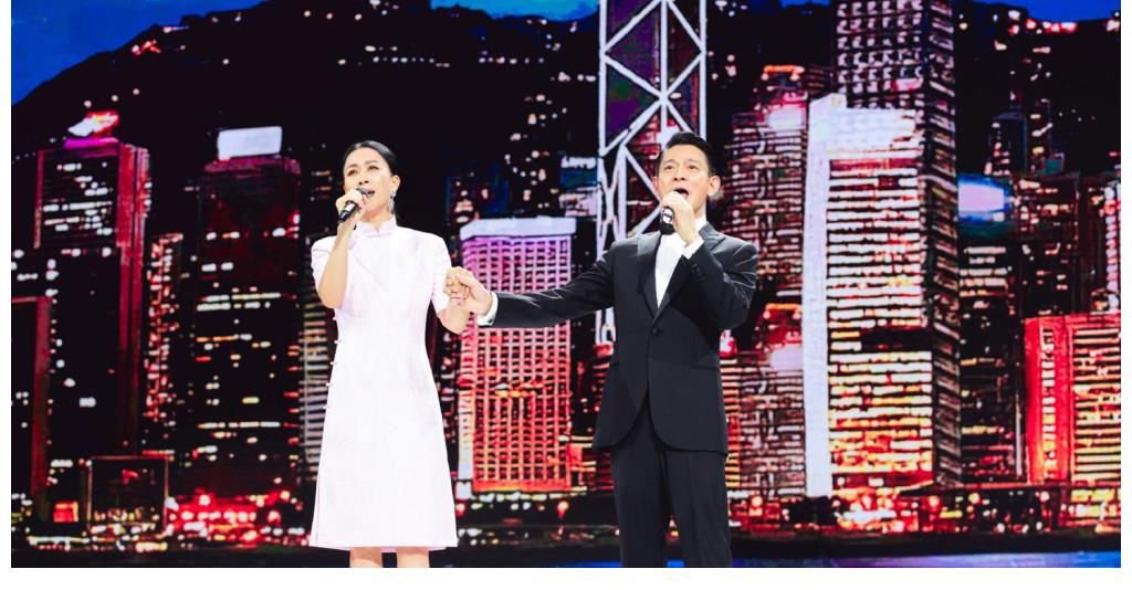 老中青|央视百年礼赞晚会：王一博张艺兴传播正能量，那英刘德华再唱《东方之珠》引回忆杀