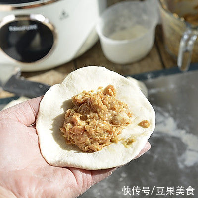 鲜嫩多汁的白菜猪肉包一次你能吃几个