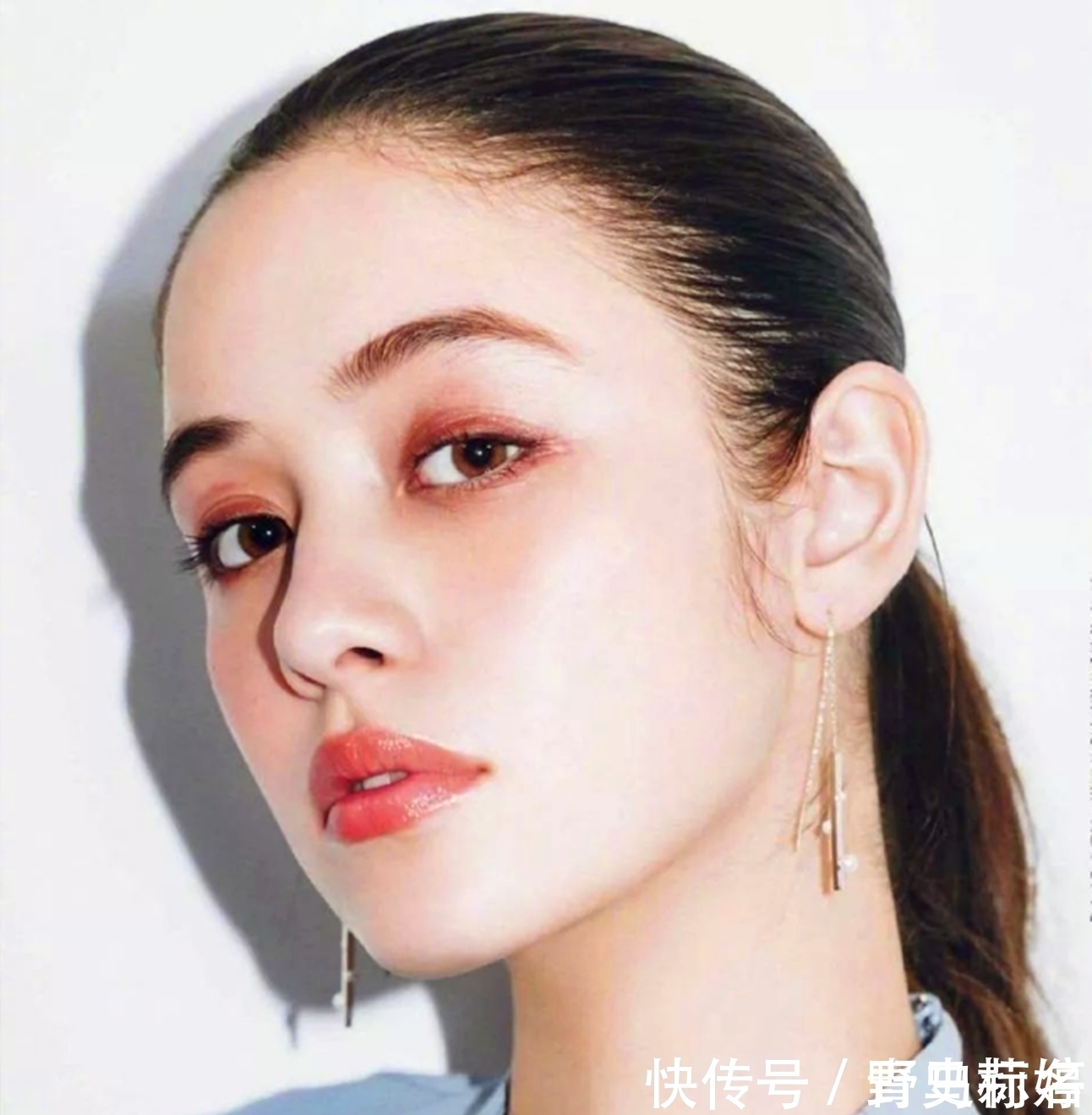 嘴唇|不是每个人都适合涂口红,比如有这些特征的女生,真心不适合