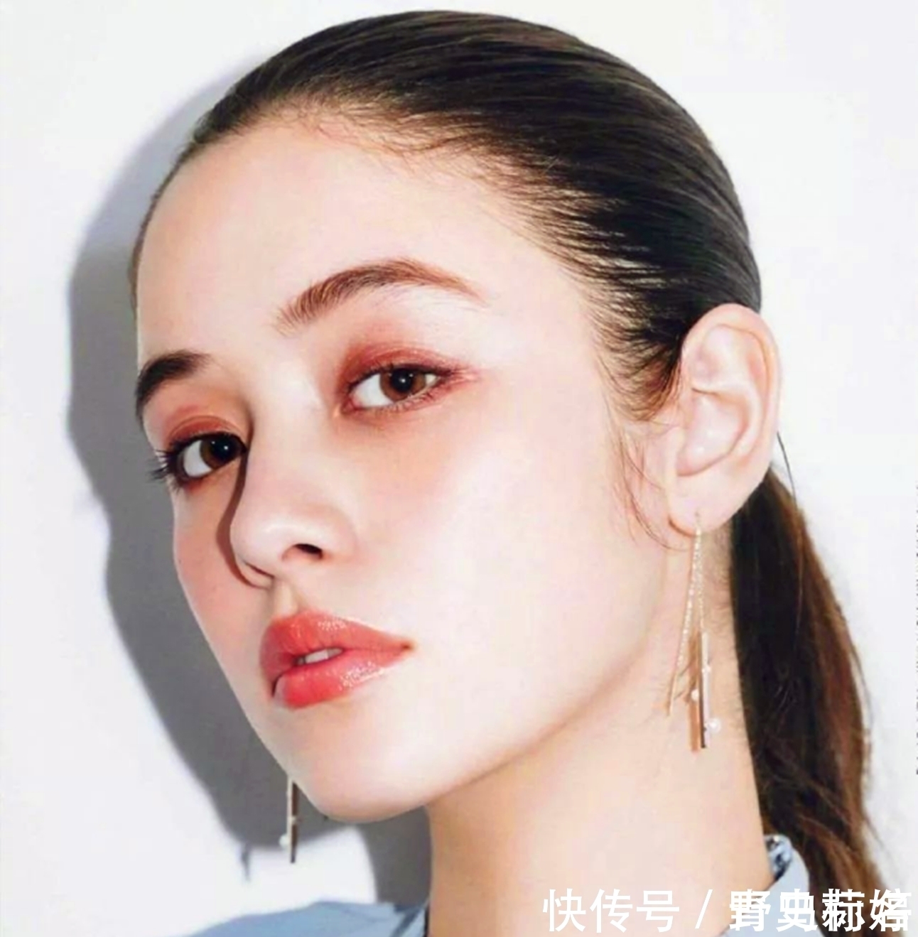 嘴唇|不是每个人都适合涂口红，比如有这些特征的女生，真心不适合