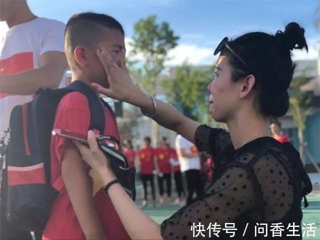 小李|闺蜜俩同岁,一个全职妈妈一个职场妈妈,多年后重逢差距一目了然