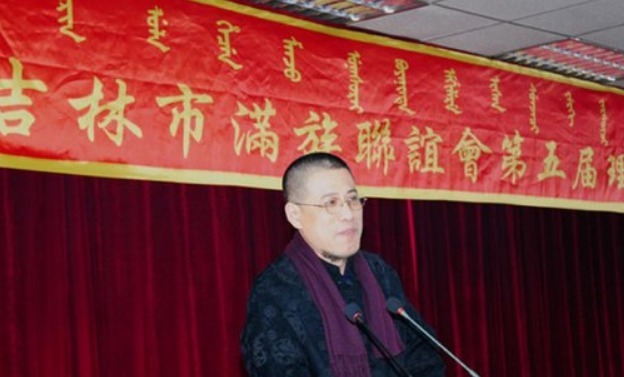 上交|乾隆后裔手戴上亿玉扳指,专家劝其上交,他回六个字让专家无话说