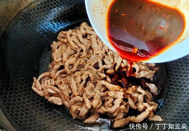 人说|京酱肉丝最家常好吃的做法,用料普通,做法简单,口感嫩滑
