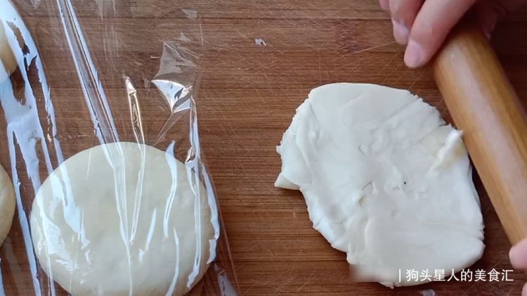 红豆酥饼的懒人做法，外面20块钱一斤，在家做成本不到5元，真香