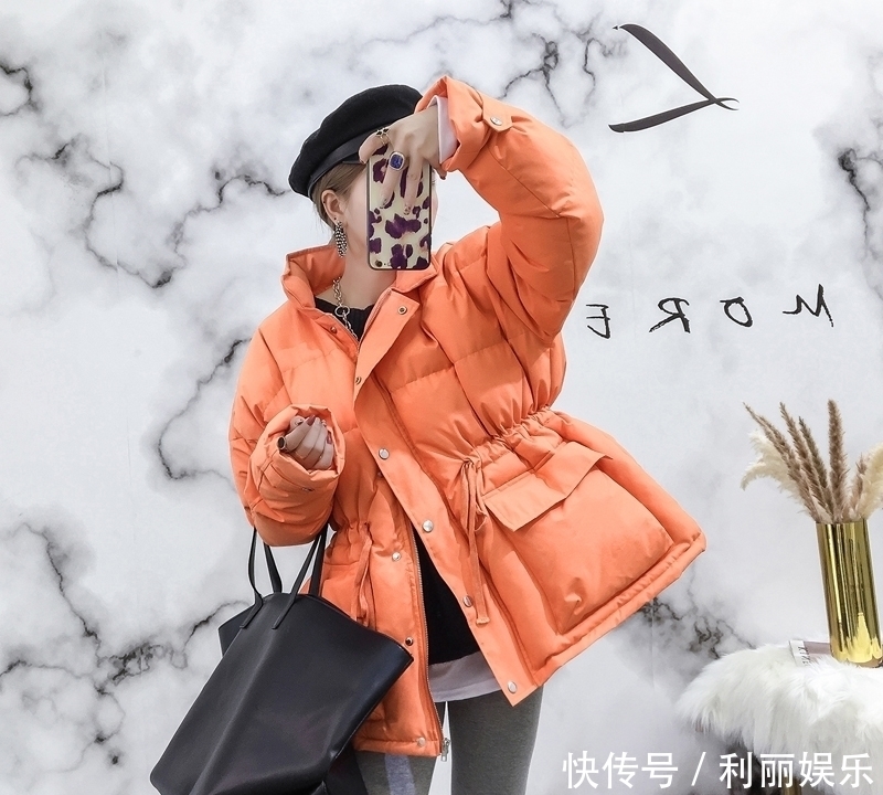 终于等到今年流行的羽绒服了:80后女人穿,瞬间变成妙龄女孩