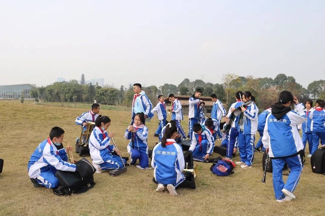 天府中学|让双减“自然”发生 石室天府中学师生锦城湖畔欢乐开跑