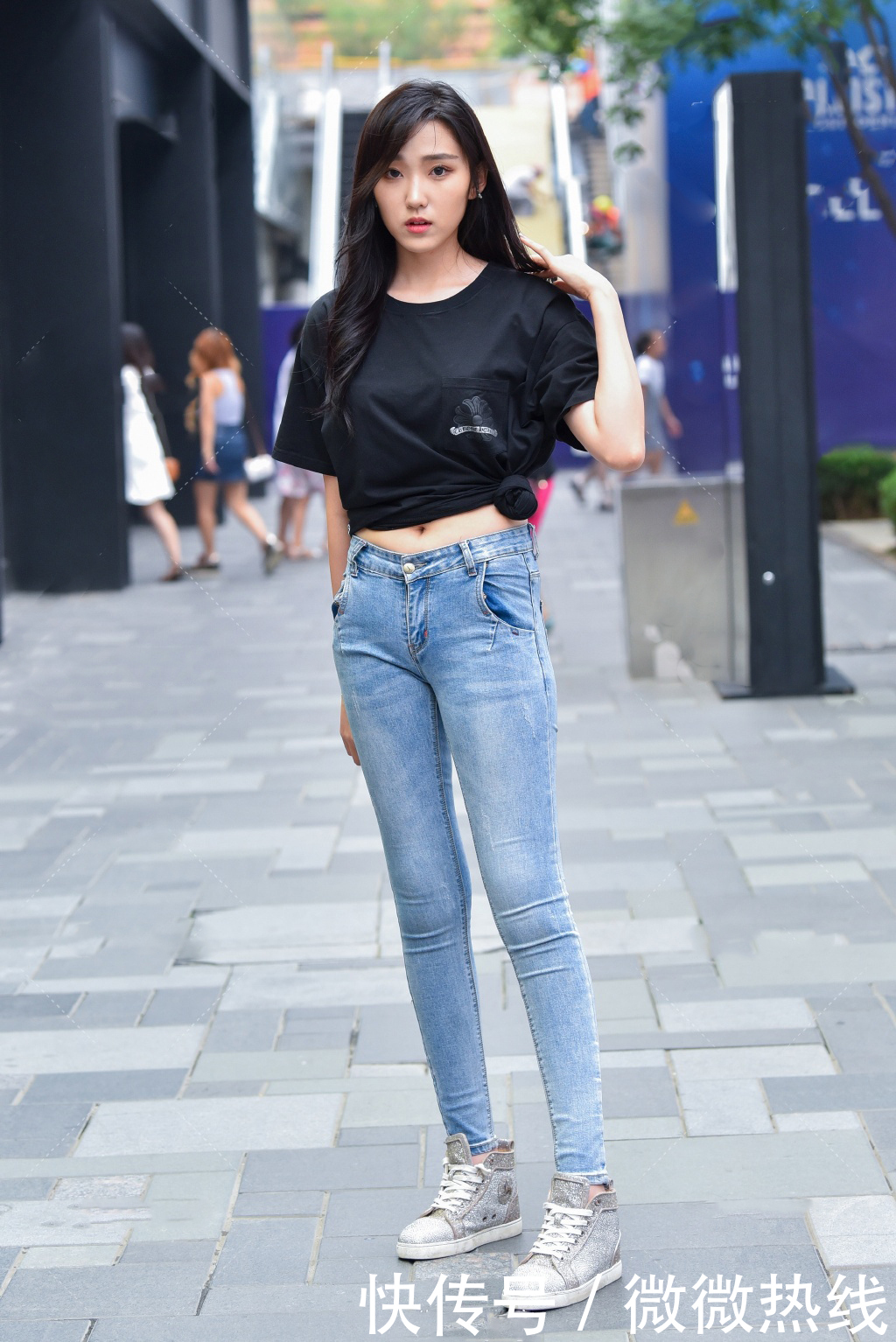 值得|气质女生的牛仔裤装扮,个性大方值得借鉴,帮你提升造型时髦感