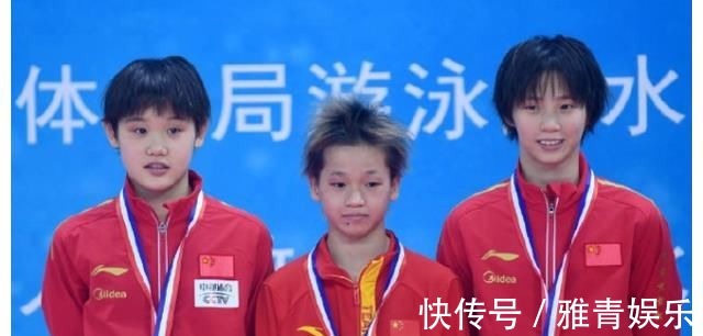 调皮捣蛋全红婵!红姐“使坏”被张家齐发现,小姐姐“训斥”红姐