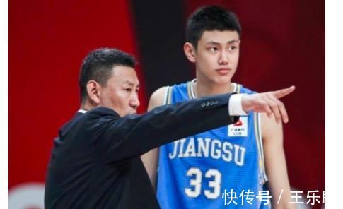 男篮|他2点神似姚明,气势更胜一筹,可以比肩朱荣振,男篮后继有人