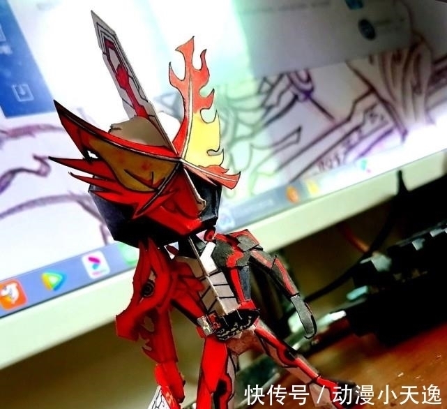假面骑士圣刃|漫迷自制《假面骑士圣刃》手办,网友:生而为人,我很抱歉