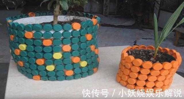 院子刚打完水泥，把攒了2麻袋的瓶盖一个一个嵌入地面，漂亮防滑