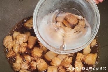 香酥|红烧肉试试这样做,不用炒糖色,加这种食材一起烧,绵软香酥