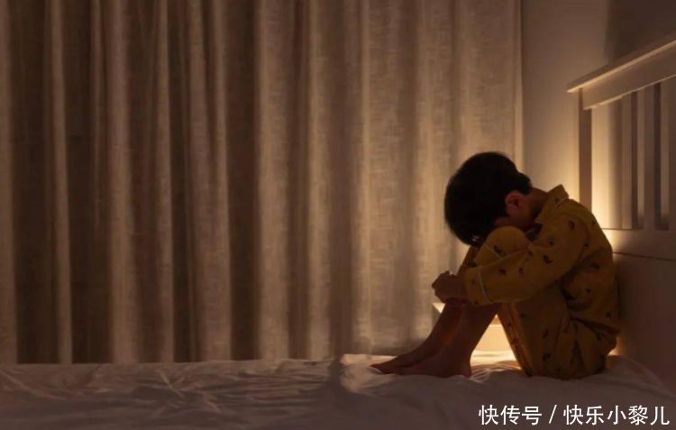 窒息|看到餐厅这对母女“窒息一幕”,才明白有的孩子,一辈子富不起来