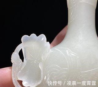 和田玉!清中期 和田玉籽料 白玉雕 持莲童子 包袱瓶