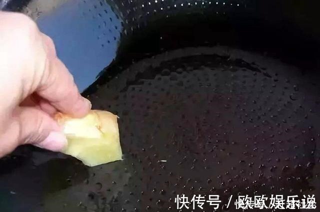不粘|煎鱼时,先别着急下锅煎,掌握2个小技巧,不破皮不粘锅、鱼不腥