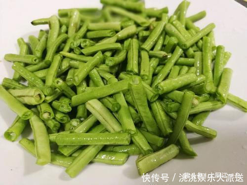 五花肉|豆角炒肉，肉片先下锅就错了，难怪难吃不入味，大厨这样做才对