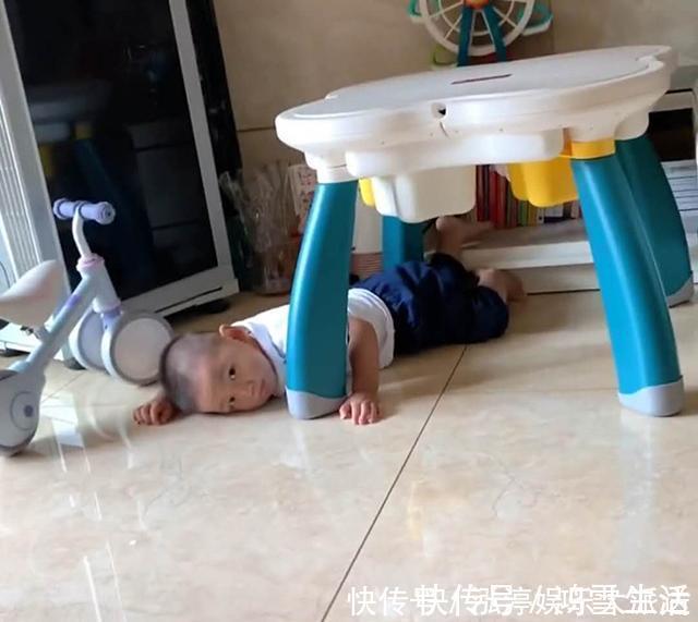 哥哥|哥哥开学7天,弟弟“颓废”度日,网友:没人抢的玩具突然不香了