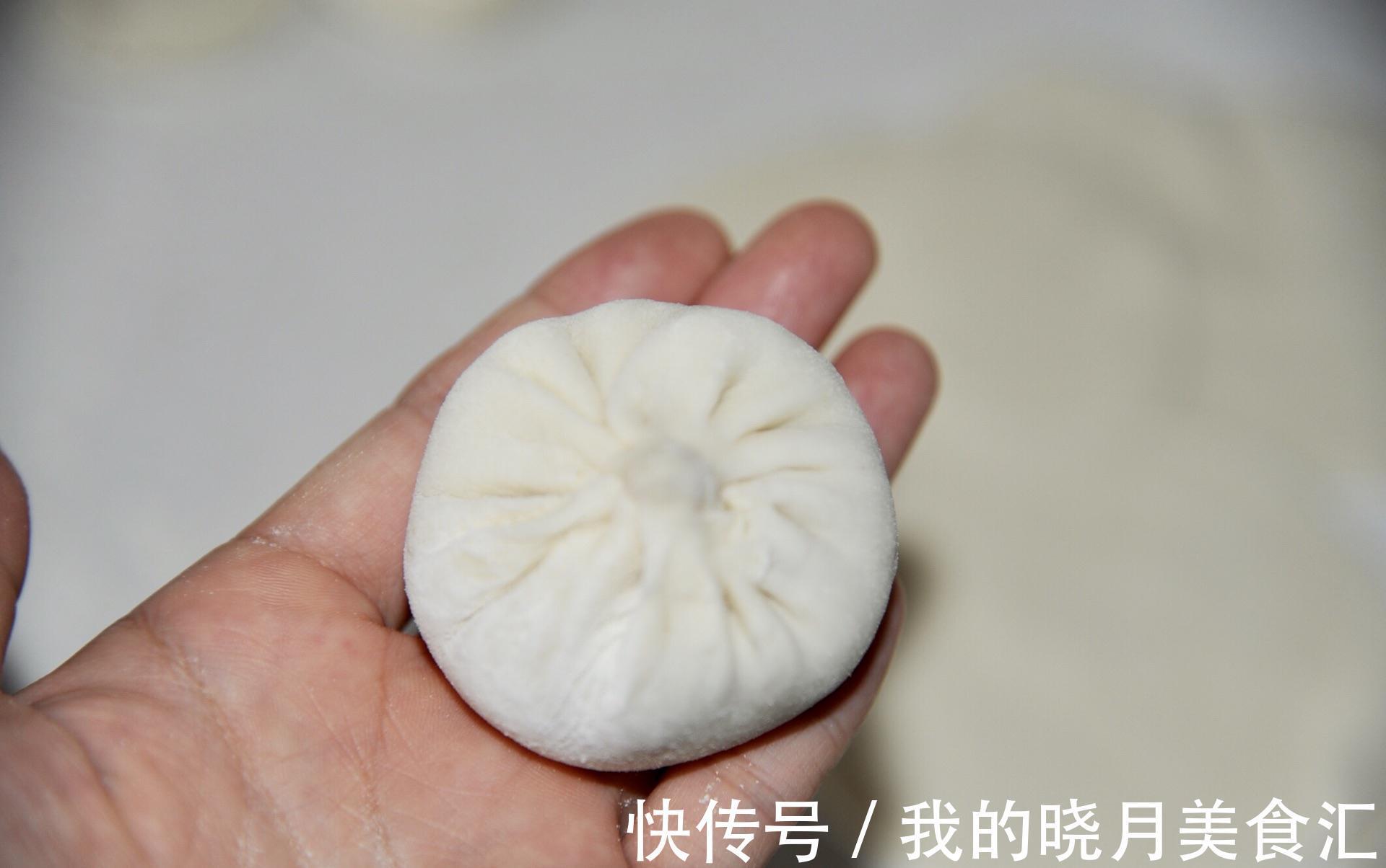 家常藕丁猪肉馅饼,外皮软嫩,馅料鲜香,吃上就忘不了的味道