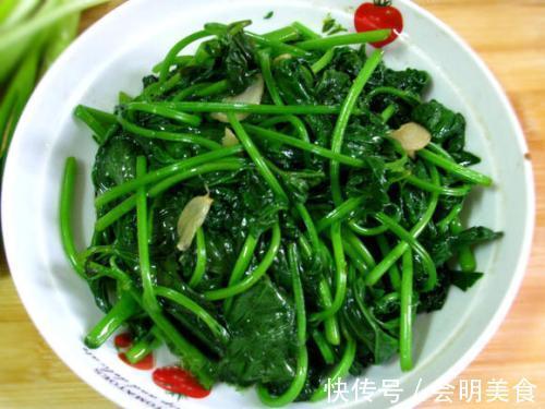 炒红薯叶时,多加一步,炒出来的红薯叶不发黑,好看又好吃!