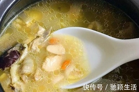 鲜香|炖鸡汤时该不该焯水大厨教你“2必做1不做”,肉质鲜香软嫩不腥