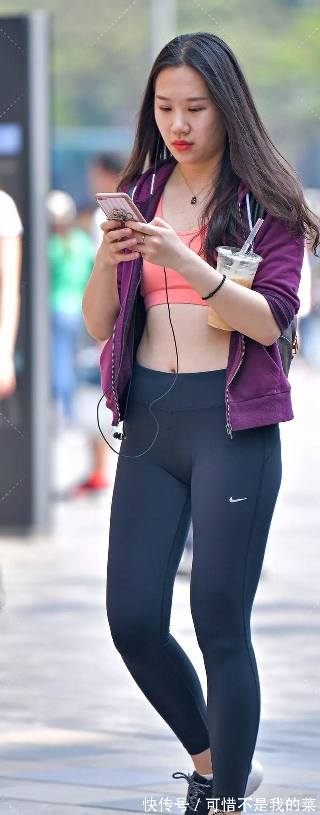 百搭 健美裤小姐姐搭配精巧细腻,穿出时尚自然美