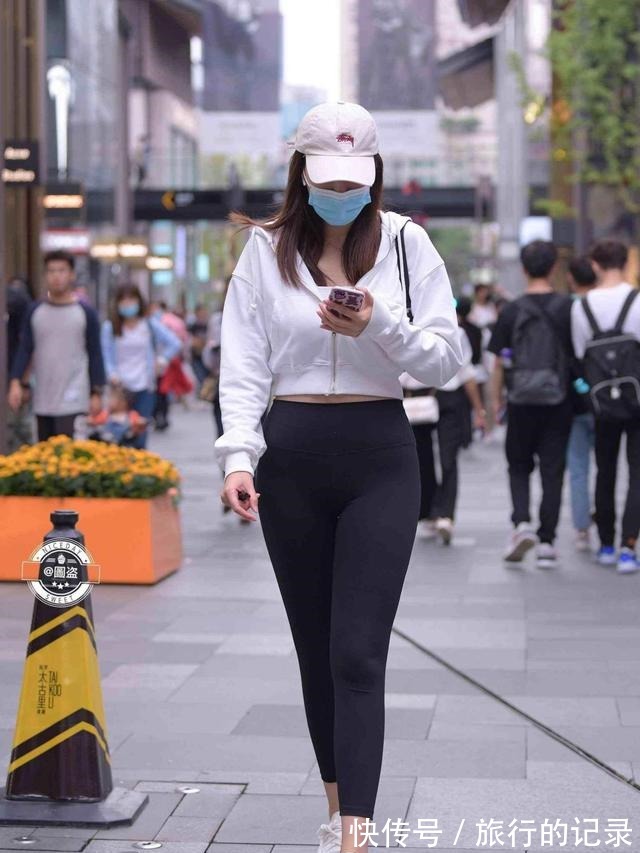 减龄 华丽优雅的瑜伽裤减龄时髦有气质，透出不凡的格调，精致生动！