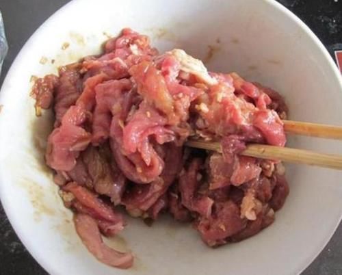 口感|大厨告诉你不管炒啥肉，都别用淀粉腌制，牢记这3点，鲜嫩入味