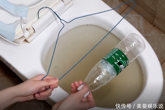 疏通|再堵的马桶，只需1个塑料瓶，3分钟快速疏通，别再花冤枉钱请人通