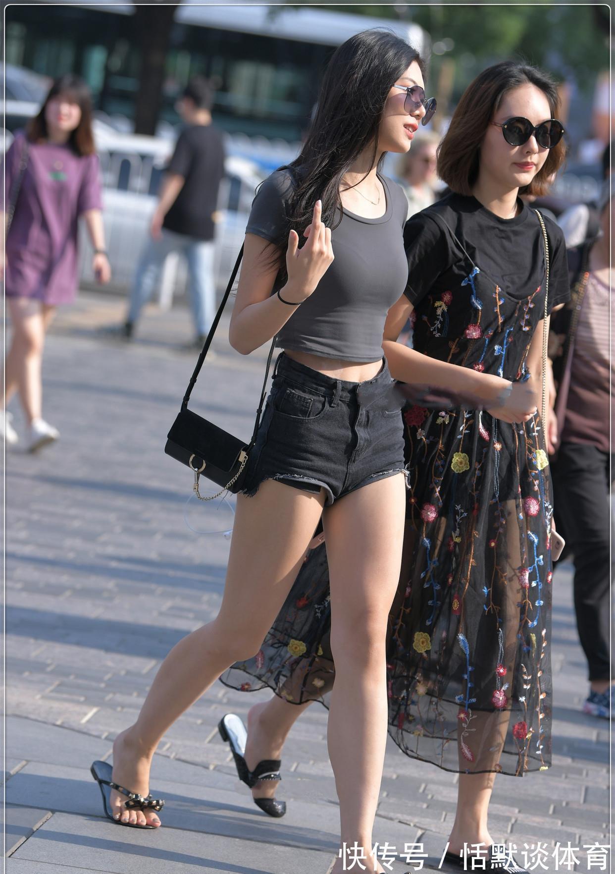 彩色 衬衫配短裤，美丽而飒爽，彩色长裙清新自然，别具一格