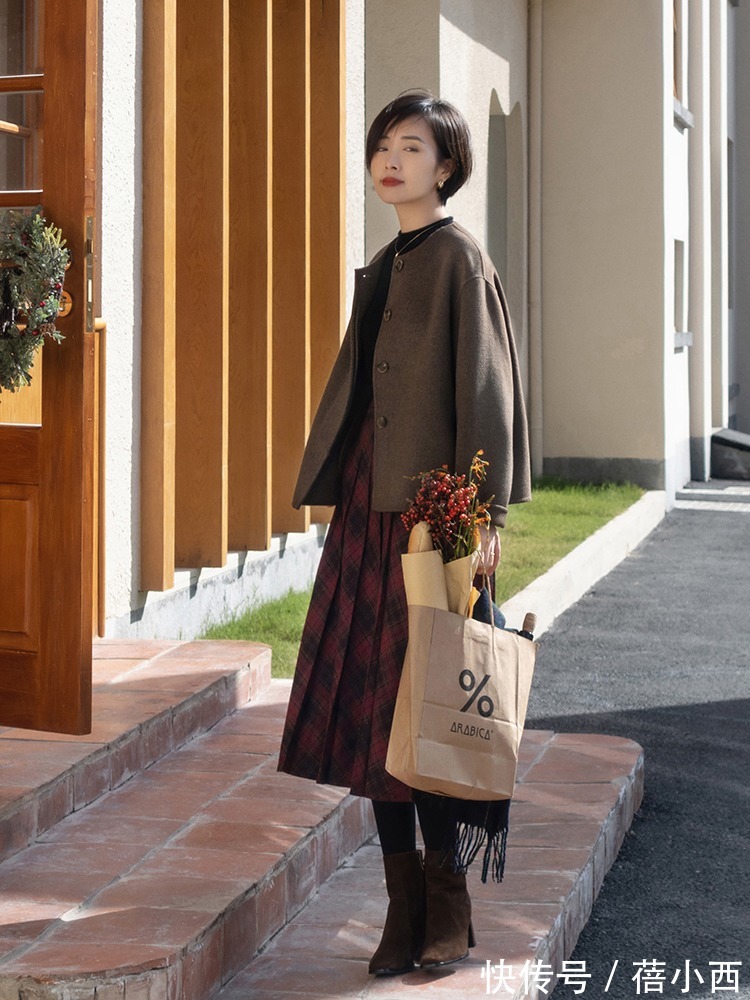 博主 新年如何穿才时髦?这件“短外套”一定要试试,优雅、时髦还百搭
