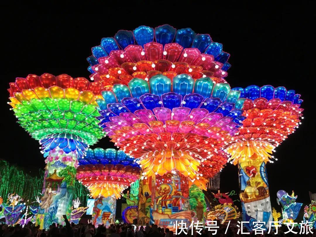 井盐|去年才通高铁,这座“十八线”国内小城,凭什么就火到了国外?