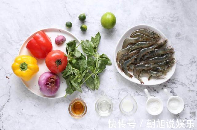 这盘虾满满异国风味,里面加了一种香草,简直太美味了!