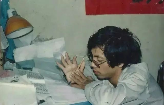 金刚经@高位瘫痪男子靠一支笔,被亚残运会选中,网友直呼:牛