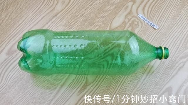 肥皂盒谁还花钱买塑料瓶上剪几刀就做成肥皂盒,实用省钱又环保